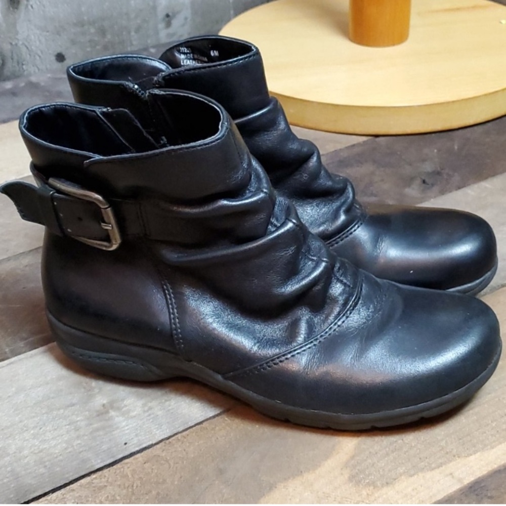 Clark's Black Ruched Leather Moto Biker Buckle Ankle Boots 6